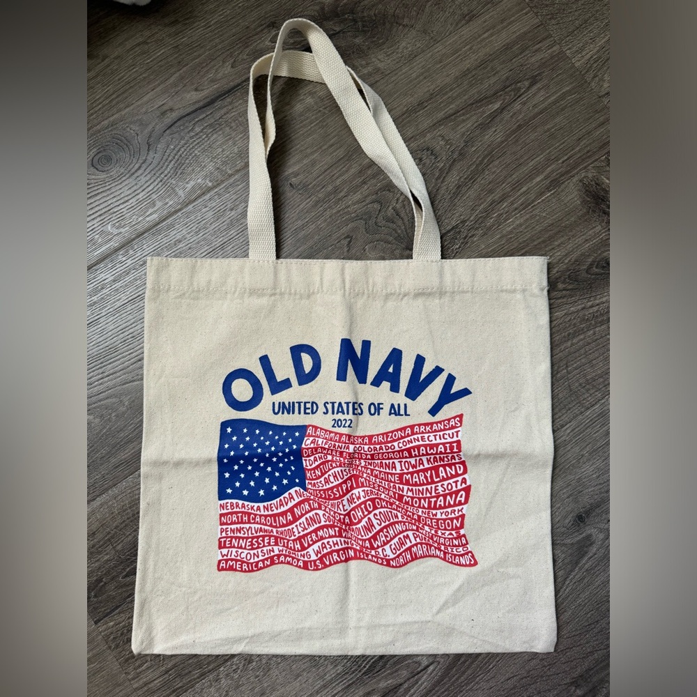Old Navy 2022 Flag Tote Bag (NWOT & BOGO deal inside!!)